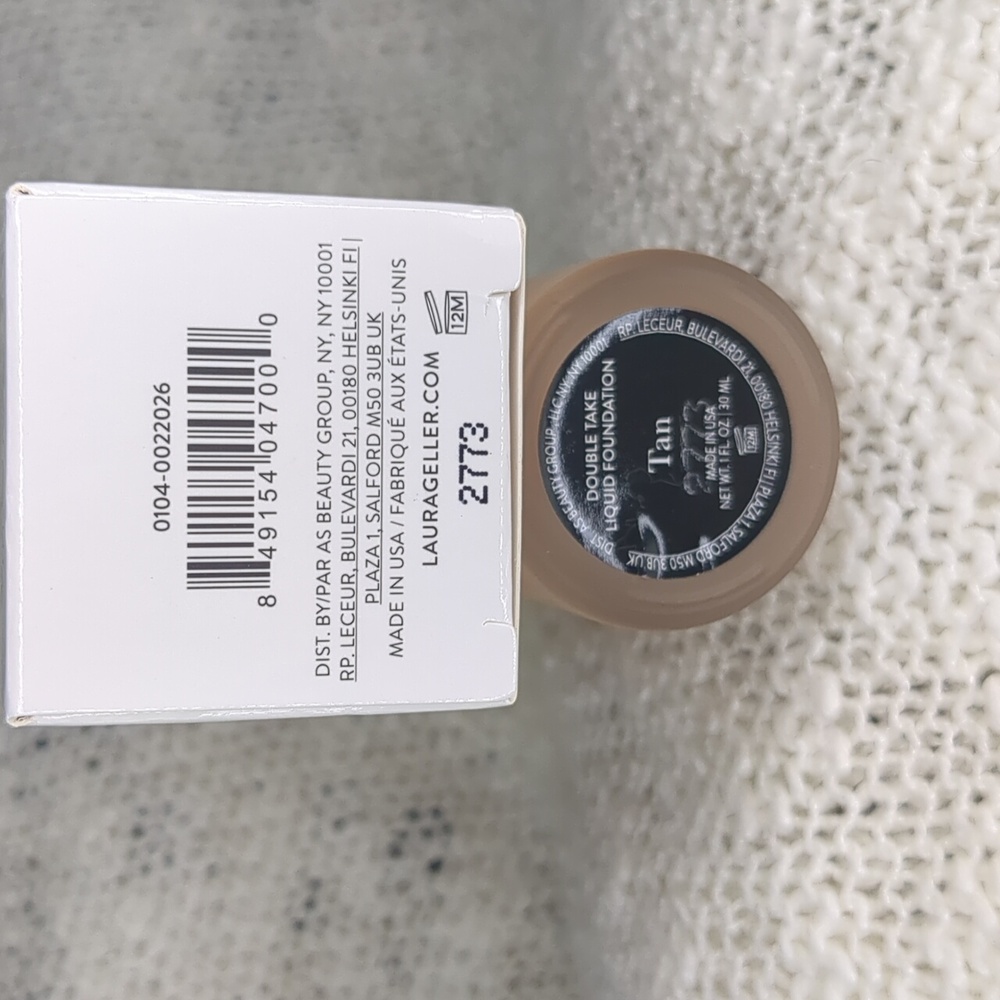 Laura Geller Double Take Liquid Foundation in Tan, 30ml/1.0fl oz - Picture 4 of 10